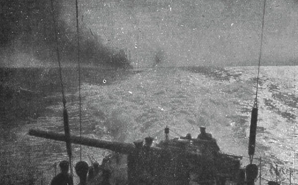 Le 'Goeben' contre le torpilleur 'Schastlivyi' (21 sept. 1915); Le croiseur germano-turc... 1915. Creator: Unknown. Le 'Goeben' contre le torpilleur 'Schastlivyi' (21 sept. 1915); Le croiseur germano-turc... 1915