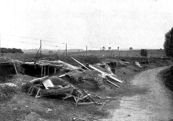 L'immense champ de Bataille; abris que l'infanterie allemande s'etait construits a Chambry, 1914. Creator: Unknown