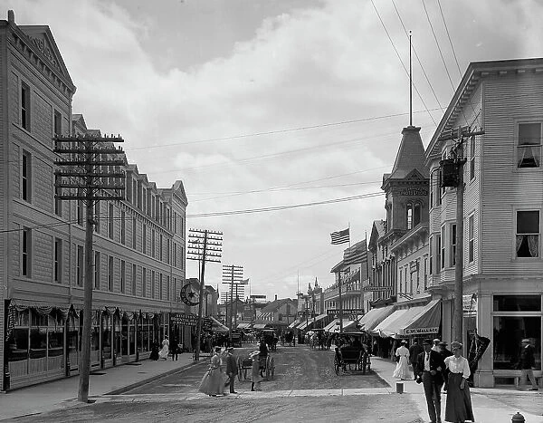 Main Street (and Chippewa Hotel), Mackinac Island, Mich. between 1902 and 1920. Creator: Unknown