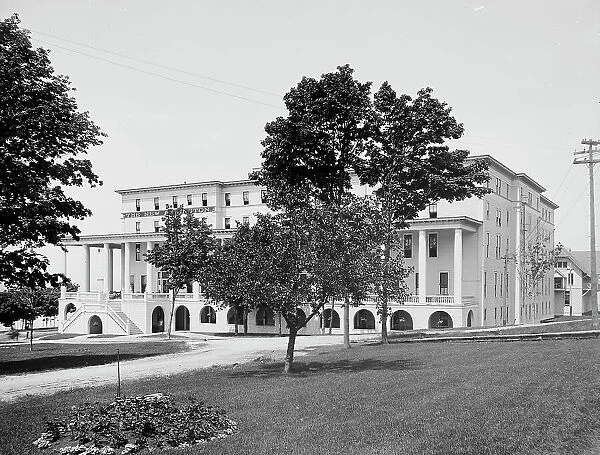 The New Arlington [hotel], Petoskey, between 1900 and 1906. Creator: Unknown