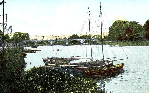 New lock and bridge, Richmond, London, 20th Century
