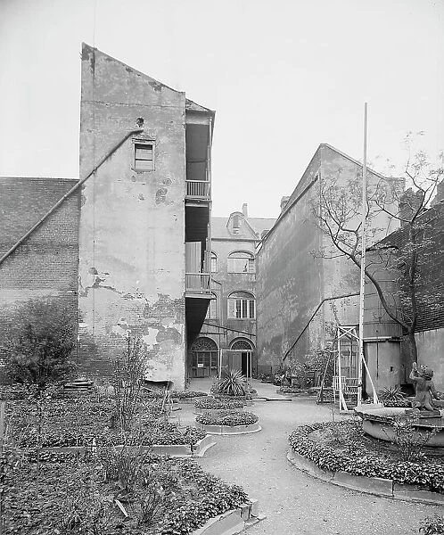 Old French court yard, New Orleans, La. between 1900 and 1906. Creator: Unknown