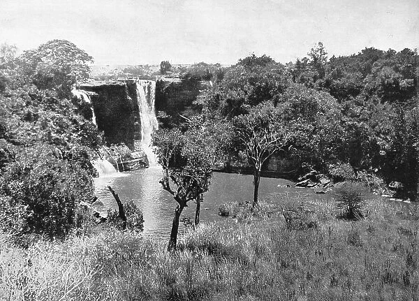 Paysage de l'Ouganda. Une cascade aux environs de Nairobi; Le Nord-Est Africain, 1914. Creator: Unknown