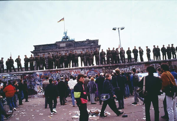 People at the Wall with militars get on it, the day after its fall (10-11-1989)