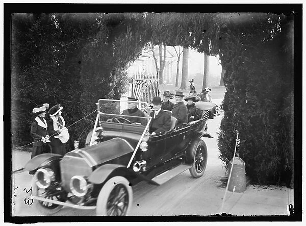 President Woodrow Wilson and wife Ellen Axson Wilson leaving the White... between 1913 and 1914. Creator: Harris & Ewing. President Woodrow Wilson and wife Ellen Axson Wilson leaving the White... between 1913 and 1914. Creator: Harris & Ewing