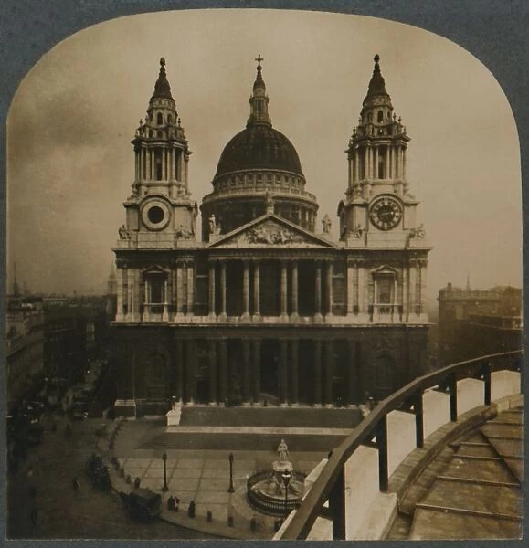 The Pride of London, St. Pauls Cathedral, London, England, c1910. Creator: Unknown