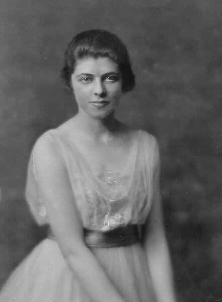 Rice, Virginia, Miss, portrait photograph, 1916. Creator: Arnold Genthe