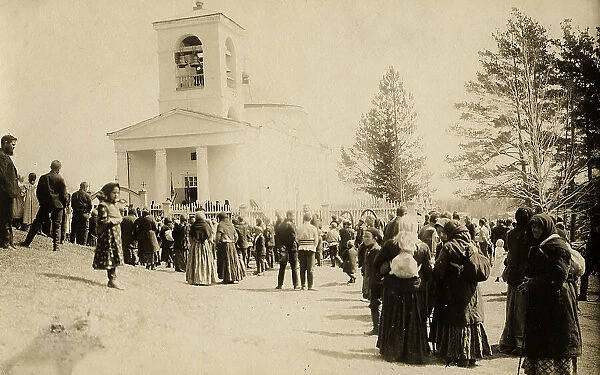 Waiting for the religious procession on Easter week (Bright Week) at the Znamensky... 1913-14. Creator: S. Ia. Mamontov