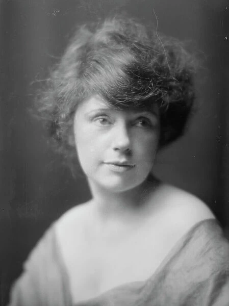 Walmsley, Isabel, Mrs. portrait photograph, 1914. Creator: Arnold Genthe