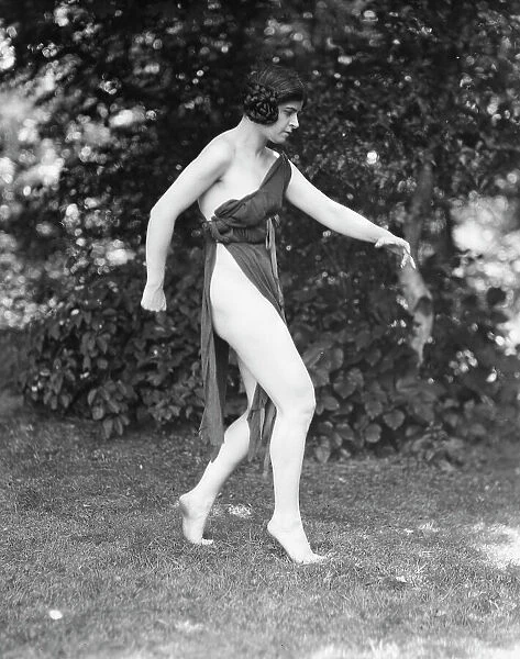 Wanger, Beatrice, Miss, 1921 June 21. Creator: Arnold Genthe