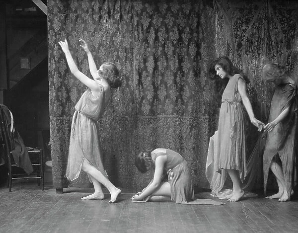 Wanger, Beatrice, Miss, and other dancers, between 1912 and 1920. Creator: Arnold Genthe