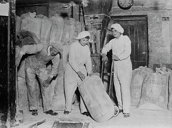 Women working, England, between c1915 and c1918. Creator: Bain News Service