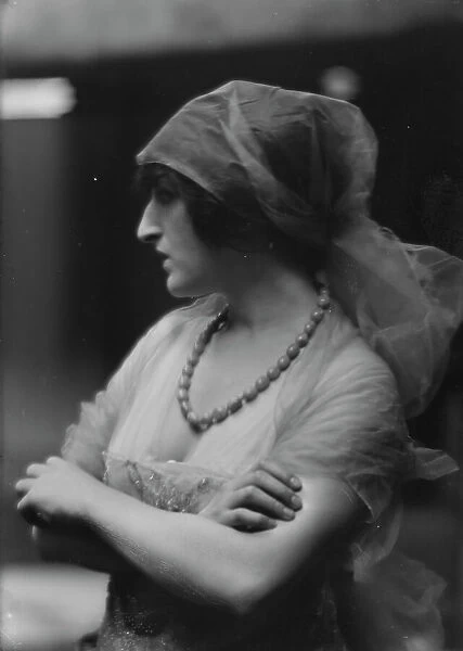 Yorska, Mme. portrait photograph, 1913. Creator: Arnold Genthe