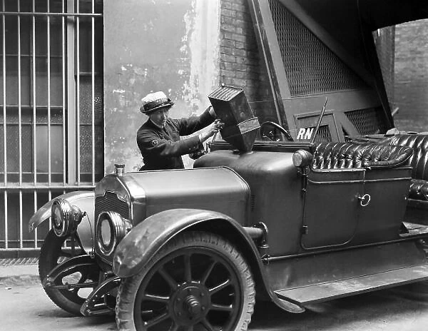 1918 WRNS Garage Charing Cross