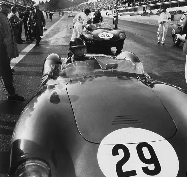 1957 Grand prix de Spa: Tony Brooks, 1st position, on the grid before the start, portrait