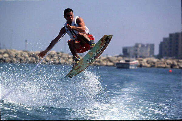 LUCKY STRIKE MEDIA DAY Larnaca, Cyprus 10 - 11th July 2000 Ricardo Zonta wakeboarding Photo: Cooper / LAT Photographic Ref: CYPRUS FEATURE A20