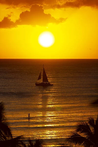 Golden sunset off Waikiki Beach, Honolulu, Oahu, Hawaii, USA