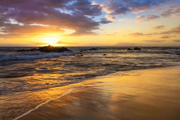 A golden sunset at Ulua Beach, Maui, Hawaii, USA