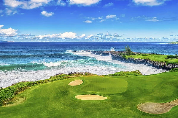 Golf course on the coast of Maui, Hawaii, USA