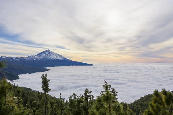 Pico del Teide Mountain with Clouds, Parque Nacional del Teide, Tenerife, Canary Islands, Spain