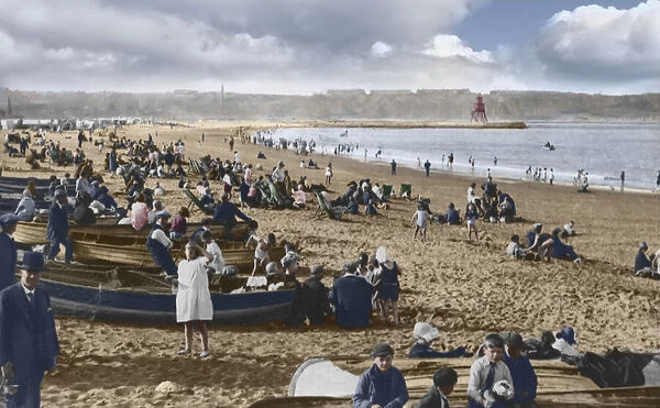 South Shields beach with tourists on holiday, circa 1900, Victorian; South Shields, Tyne and Wear, England