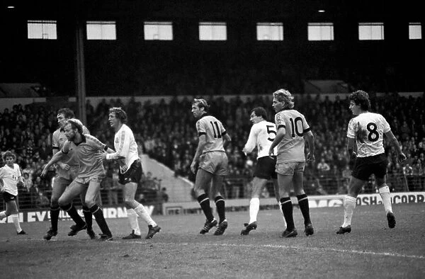 Bolton Wanderers 3 v. Cambridge United 4. Division 2 Football. October 1981 MF04-05-011