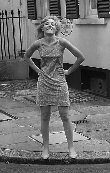British actress Barbara Ferris who played barmaid Nona Williams in the television