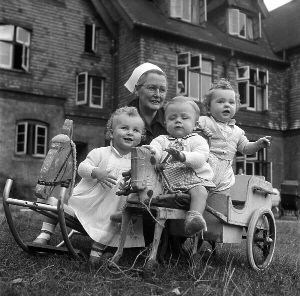 Home for unmarried mothers at Erith. September 1952 C4850