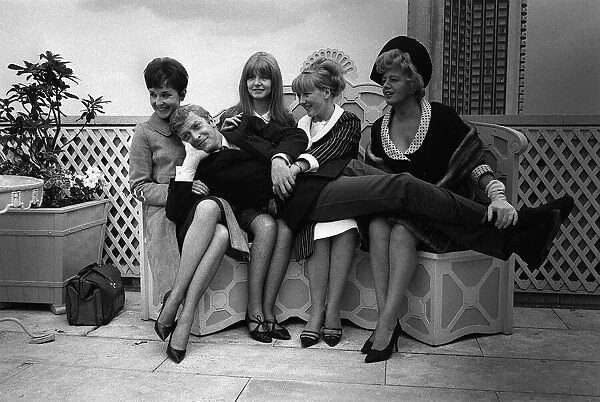 Michael Caine actor Jul 1965 with other members of the cast of Alfie: Vivien Merchant