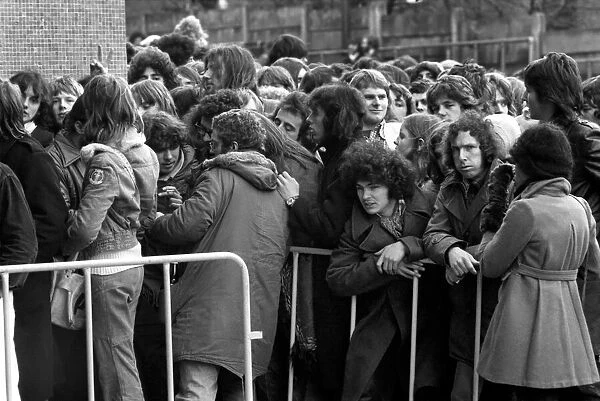 Queued for Pop Group Led Zeppelin Concert. March 1975 75-01455-004