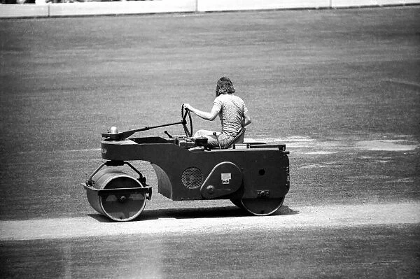 Test Match: Fans: England v. New Zealand at Lords. June 1973 73-5324-007