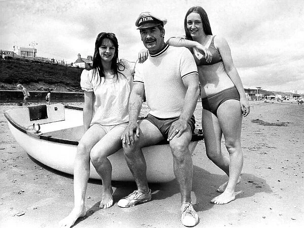 Tom Jones never had any trouble from girls clad in bikinis