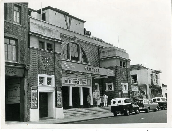 Vandyck Cinema, Fishponds Road, Bristol -1961 showing the film The Greengage Summer ub