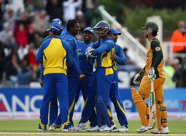 Sri Lankan Players Celebrate Ricky Pontings Wicket