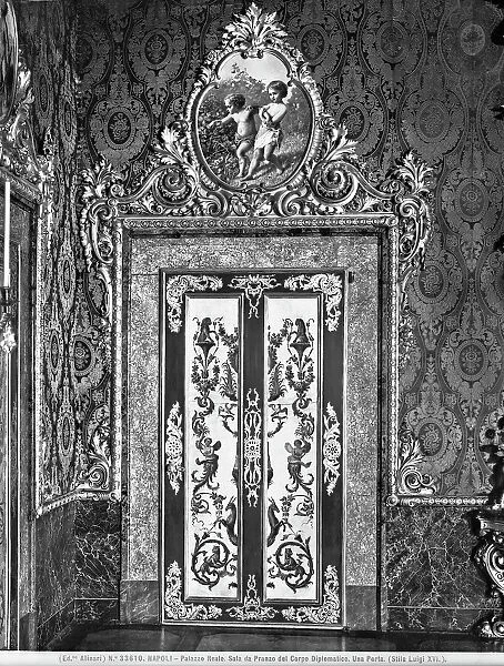 Door in the Sala da Pranzo del Corpo Diplomatico (dining hall of the diplomatic corps), Royal Palace, Naples