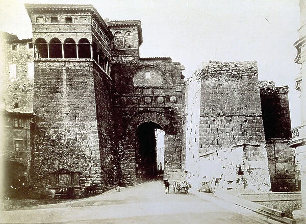 Etruscan Arch, known also as Arch of Augustus, Porta Pulcra, Porta Boreale, Porta Settentrionale or Via Vecchia