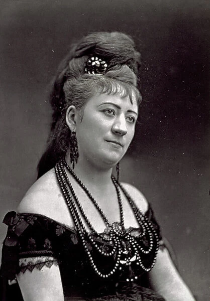 Half-length portrait of the italian singer Pozzoni. She is wearing an elegant evening gown with a large necklace. Her hair is elaborately done
