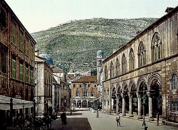 Partial view of the 'Stradone' of Dubrovnik (Ragusa). On the right, the facade of the Palace of the Chancellors. On the left and in the background, other buildings