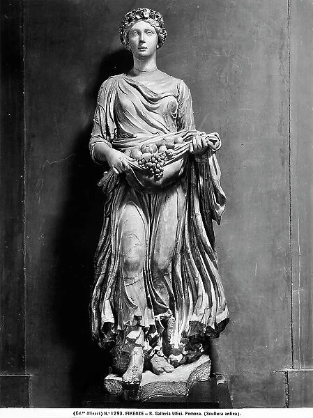 Pomona, Roman statue, in the Galleria degli Uffizi, Florence