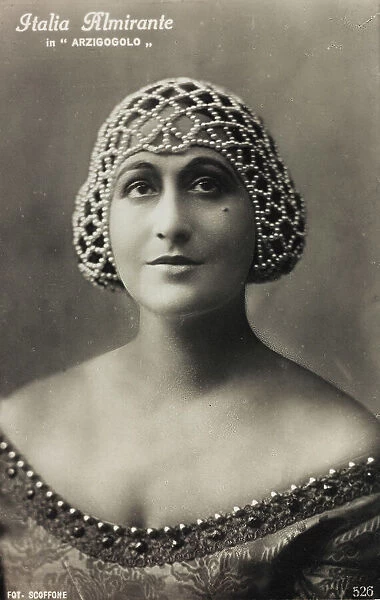 Portrait of the Italian actress Italia Almirante Manzini, postcard