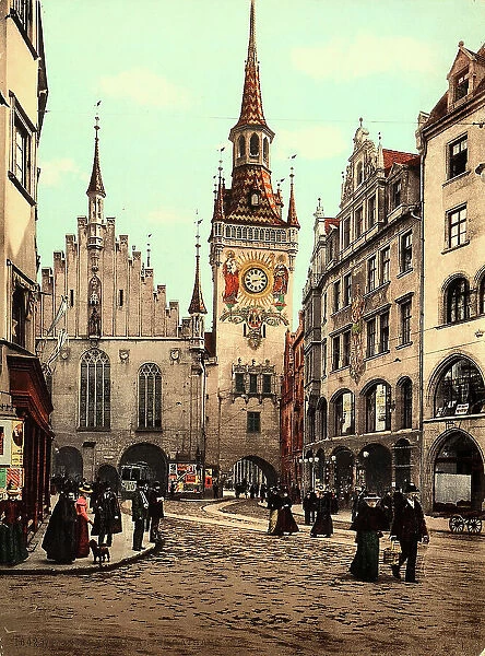 View with people of the road in front of the Old Council Hall (Altes Rathaus), in Munich