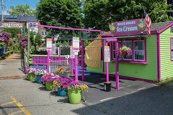 Maine, Camden, Colorful Ice-cream shop