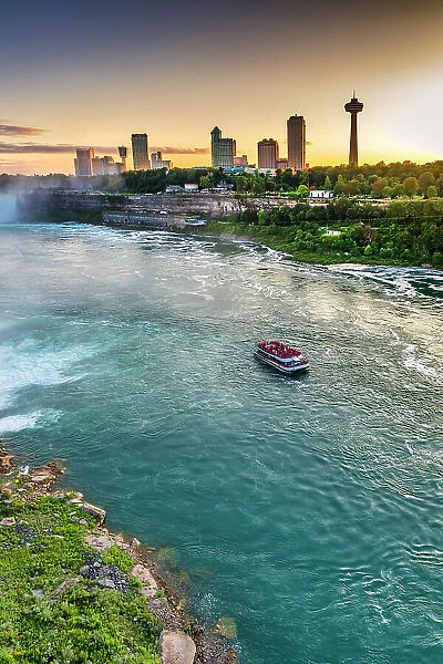 New York, Niagara Falls, Niagara Falls, Ontario Skyline
