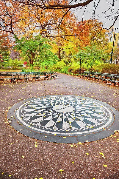 NYC, Manhattan, Strawberry Field Memorial in Central Park