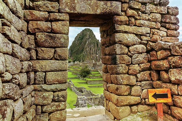 Peru, Machu Picchu ruins and Huayna Picchu mountain seen through gate