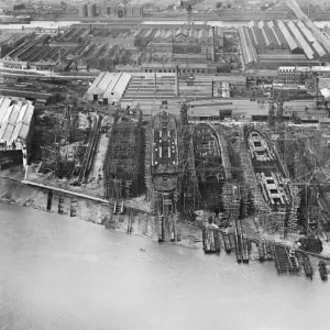 Barrow-in-Furness shipyard 1920 EPW004064