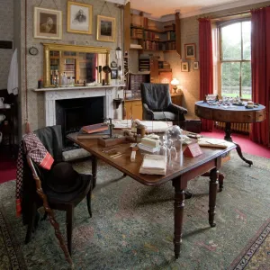 Charles Darwins study at Down House N080878