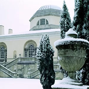 Chiswick House in the snow K030095
