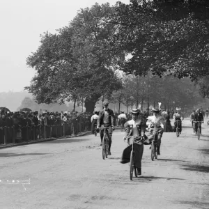 Cycling in Hyde Park CC97_01240