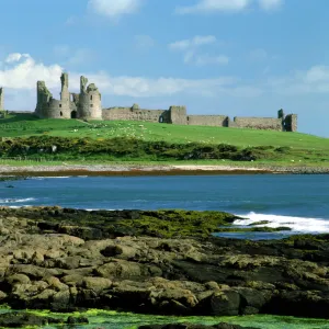 Dunstanburgh Castle K021964